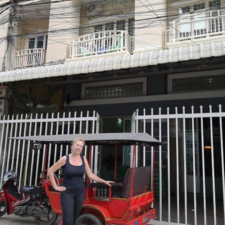 Dutch Hosted B&B, Abc Phnom Penh Exterior photo